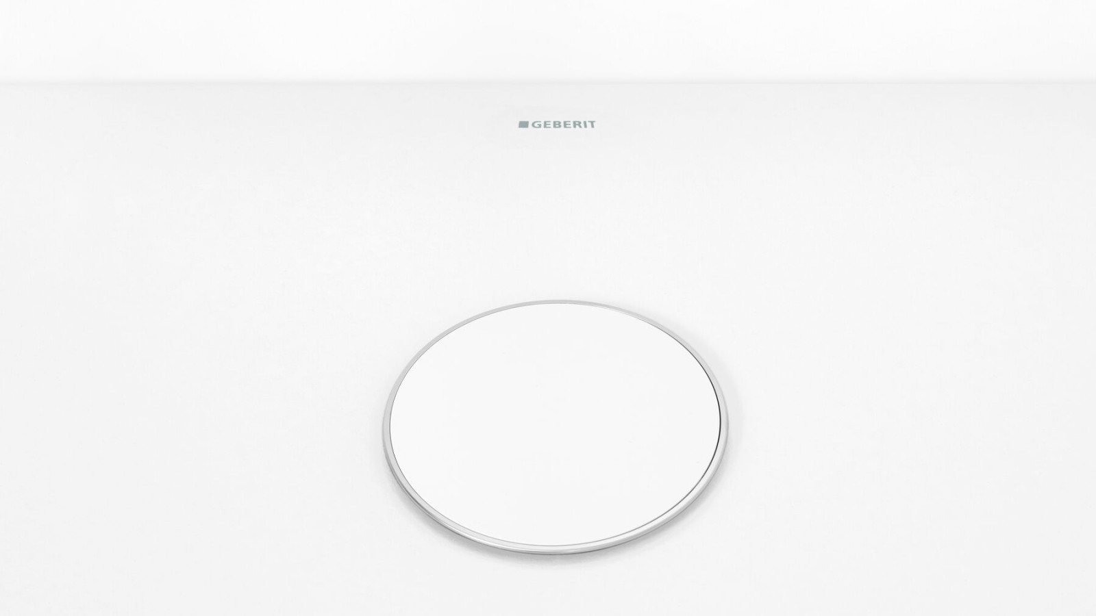 Pokrov odtoka v beli barvi z diskretnim kromiranim robom Pokrov odtoka v beli barvi z diskretnim kromiranim robom