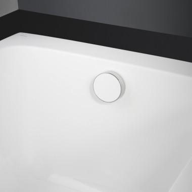Bathtub drain in white with chrome rim