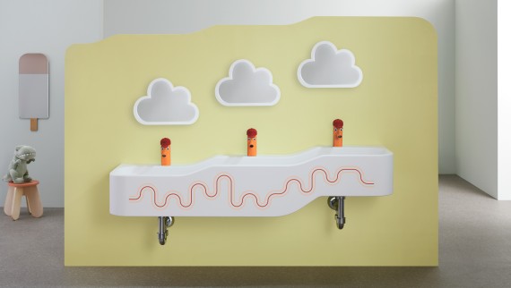 Umivalnik za otroke Geberit Bambini v karminsko rdeči in oranžni barvi