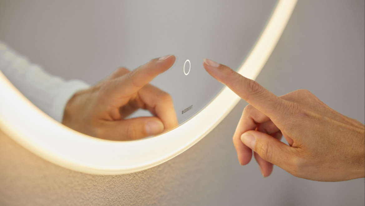Option Round ogledalo s senzorskim stikalom na dotik (© Geberit)