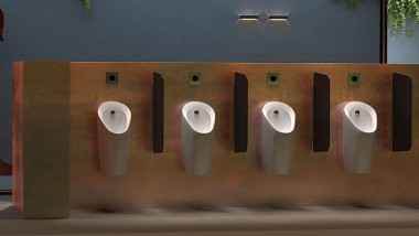 Sistem pisoarjev v javnem WC-ju