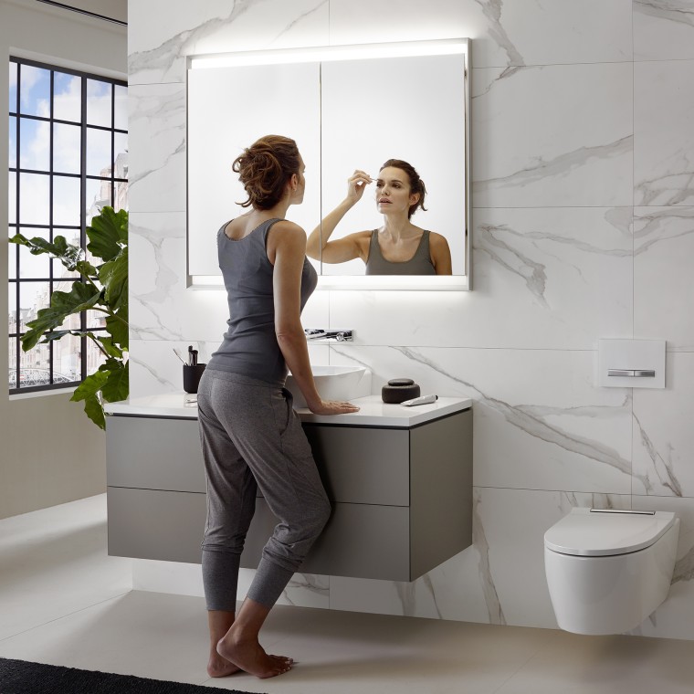 Svetla svetloba za intenzivno lepotno nego