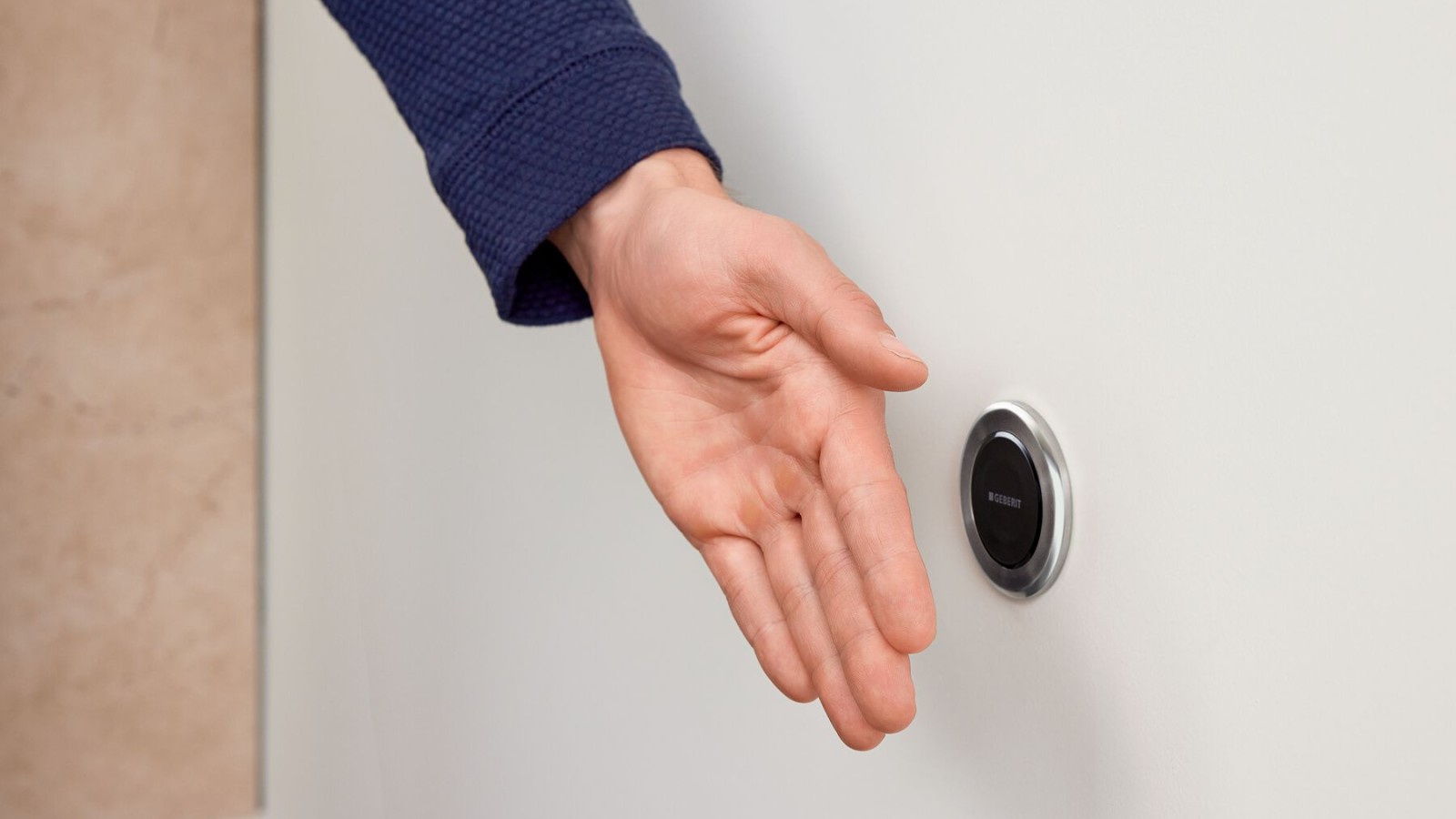 Brezdotikalo Geberit Tip10 za daljinsko splakovanje, okroglo, z roko Brezdotikalo Geberit Tip10 za daljinsko splakovanje, okroglo, z roko