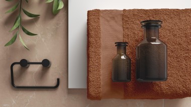 Kopalnica v trendovski barvi Peach Fuzz s tuš WC-jem Geberit AquaClean Alba