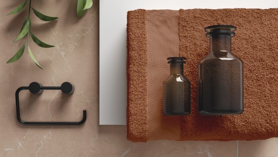 Kopalnica v trendovski barvi Peach Fuzz s tuš WC-jem Geberit AquaClean Alba Kopalnica v trendovski barvi Peach Fuzz s tuš WC-jem Geberit AquaClean Alba