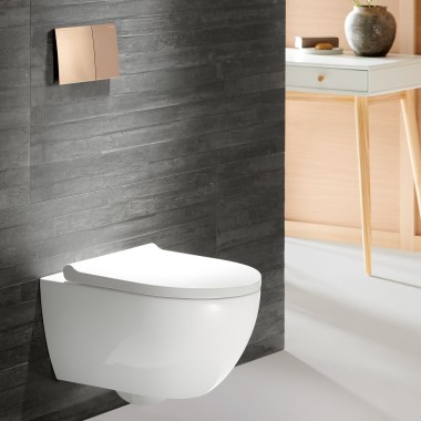 WC Geberit Acanto s tipko za splakovanje Sigma70 v rožnatem zlatu WC Geberit Acanto s tipko za splakovanje Sigma70 v rožnatem zlatu