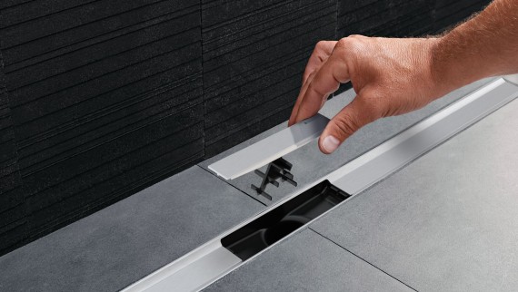 Geberit odtok za prho iz serije CleanLine – vložek z glavnikom, ki ga je mogoče izpirati Geberit odtok za prho iz serije CleanLine – vložek z glavnikom, ki ga je mogoče izpirati
