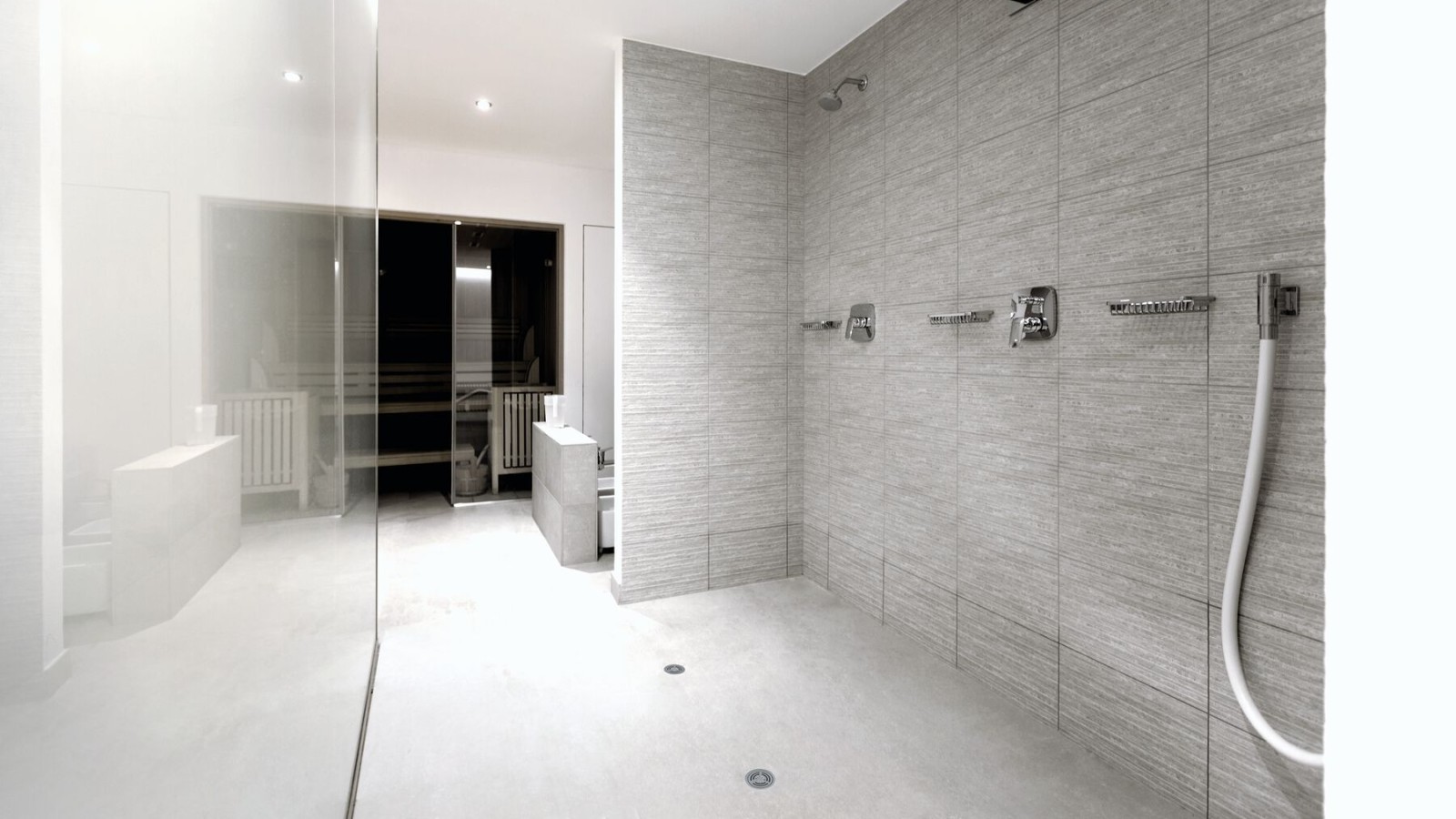 Poljavni sanitarni prostor z odtokom za breznivojski pršni prostor iz vinila (PVC) Geberit