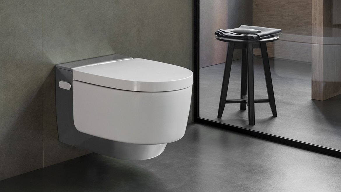 Tuš WC Geberit AquaClean Mera za najvišje zahteve glede udobja (© Geberit) Tuš WC Geberit AquaClean Mera za najvišje zahteve glede udobja (© Geberit)
