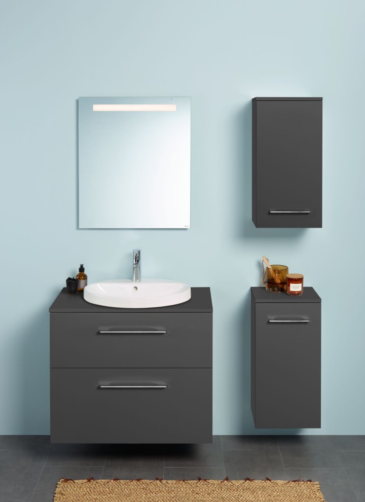 Option Basic ogledalo 40 cm v kombinaciji s serijo kopalnic Selnova (© Geberit)