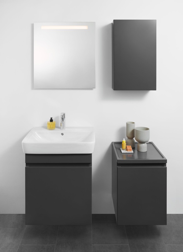 Option Basic ogledalo 60 cm v kombinaciji s serijo kopalnic Renova (© Geberit)