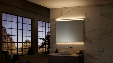 Geberit ONE omarica z ogledalom s funkcijo ComfortLight