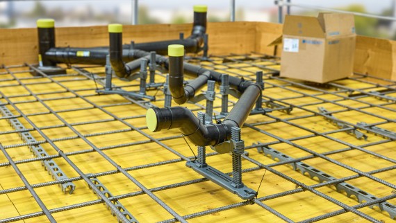 Odcepna odtočna cev Geberit PE, vgrajena v beton Odcepna odtočna cev Geberit PE, vgrajena v beton