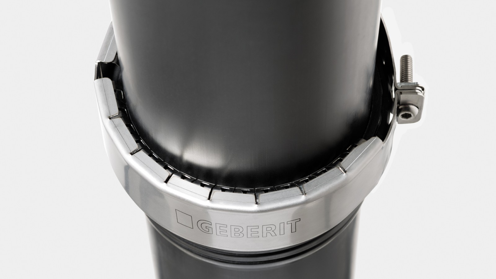 Varnostna spojka Geberit omogoča, da je sistem Silent-PP primeren za odvajanje meteorne vode