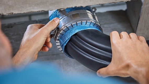 Vgradnja Geberit Rohrschott90 Plus na koleno Geberit BottomTurn