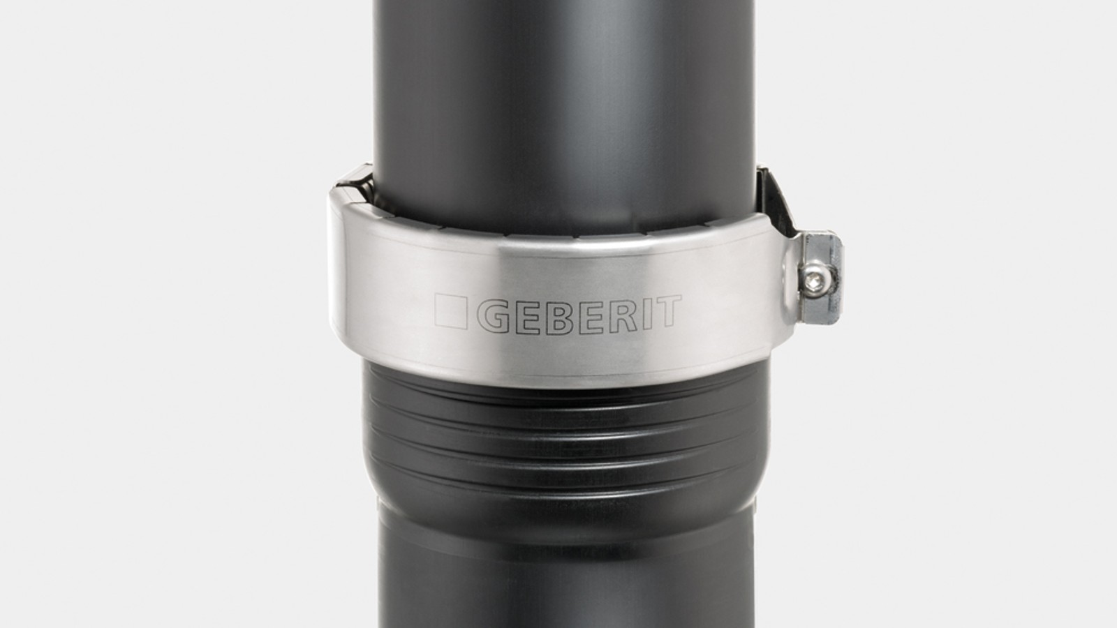 Priključek z montažno na potisk Silent-Pro je s krempeljem za oprijem Geberit odporen na notranji tlak do 2 bara. Priključek z montažno na potisk Silent-Pro je s krempeljem za oprijem Geberit odporen na notranji tlak do 2 bara.