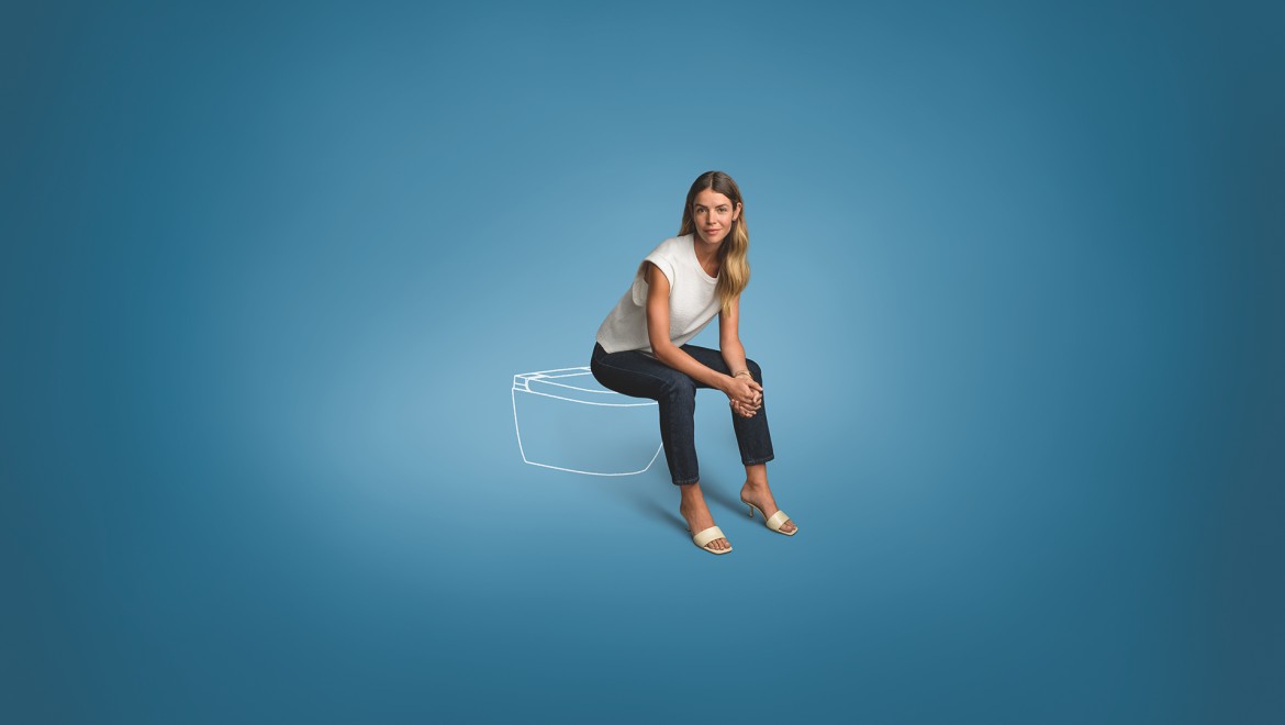 Ženska in Geberit AquaClean Alba