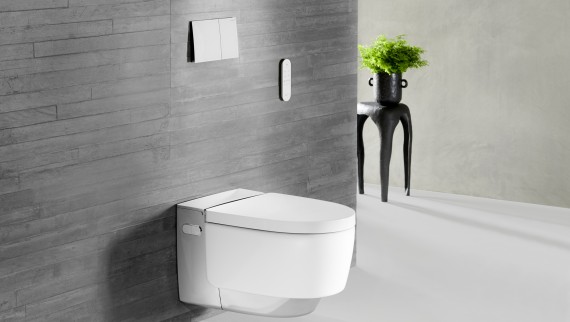 Geberit AquaClean Mera Comfort v kromu, z daljinskim upravljalnikom Sigma70