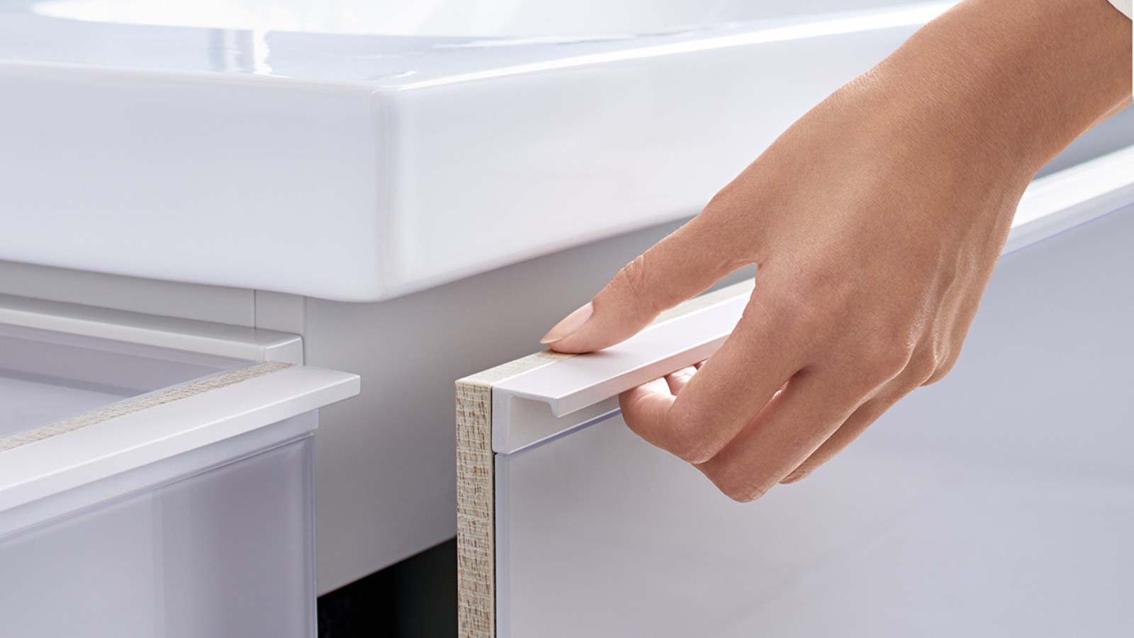 Kopalniško pohištvo s sistemom SoftClosing Kopalniško pohištvo s sistemom SoftClosing