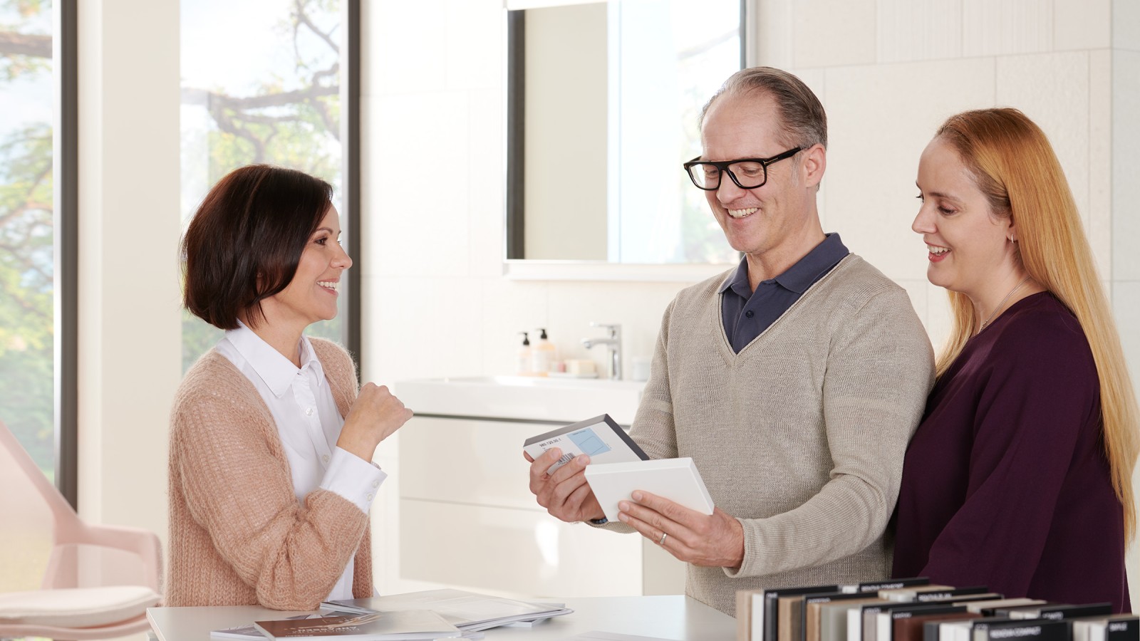 Stranke na razstavi kopalnic