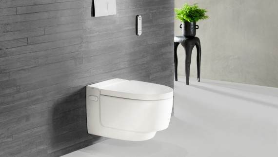 Geberit AquaClean Mera v beli barvi z daljinskim upravljalnikom Sigma70