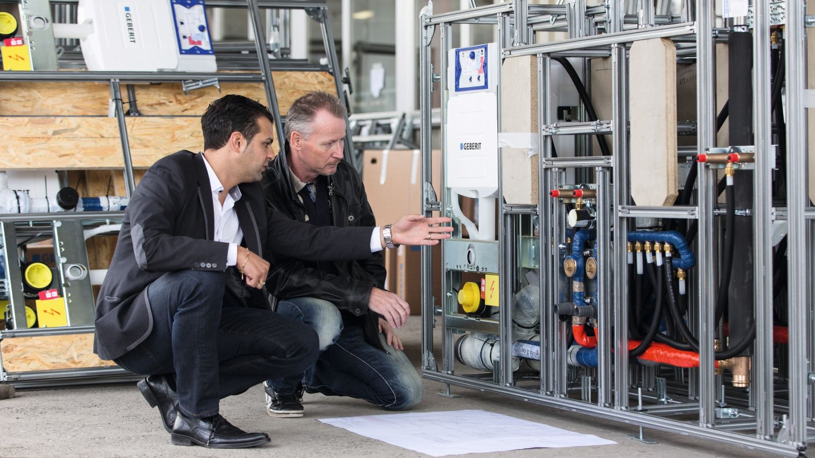 Prodajni zastopnik družbe preverja pravilnost inštalacije. Prodajni zastopnik družbe preverja pravilnost inštalacije.