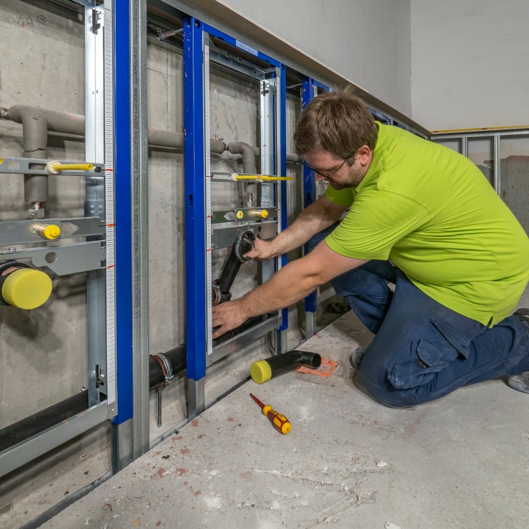 Namestitev vtičnega sistema za odvodnjavanje Geberit Silent-PP