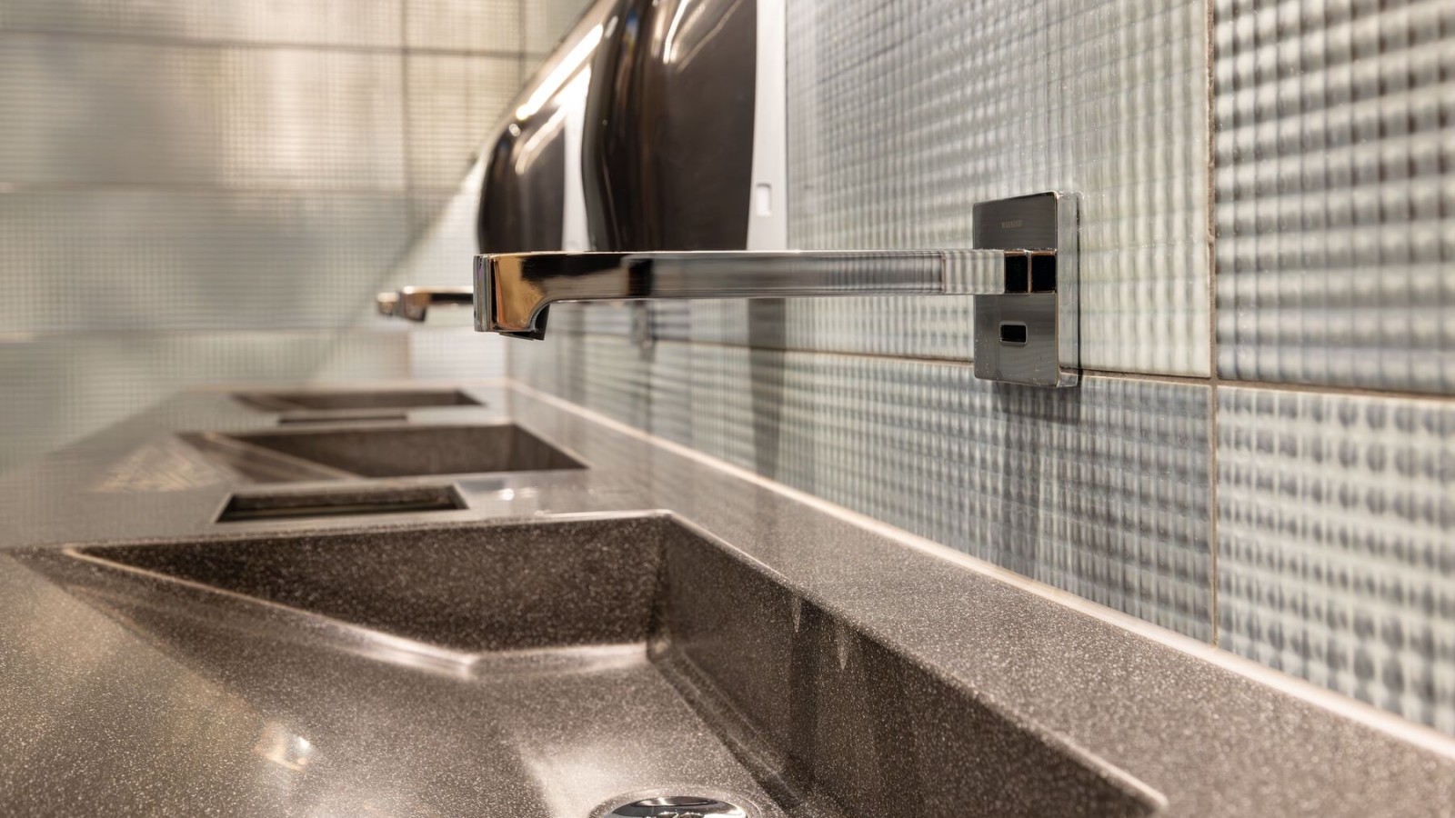 Geberit Brenta stenska armatura za umivalniški prostor