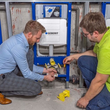 Namestitev škatle Geberit Power & Connect