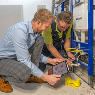 Namestitev škatle Geberit Power & Connect