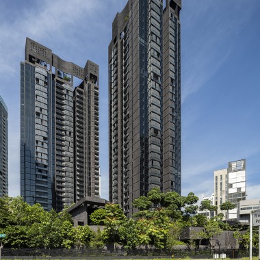 Visoke stavbe na lokaciji Martin Modern združujejo dva dragocena vira v gosto naseljeni metropoli Singapurja: prostor in naravo. (© Darren Soh)