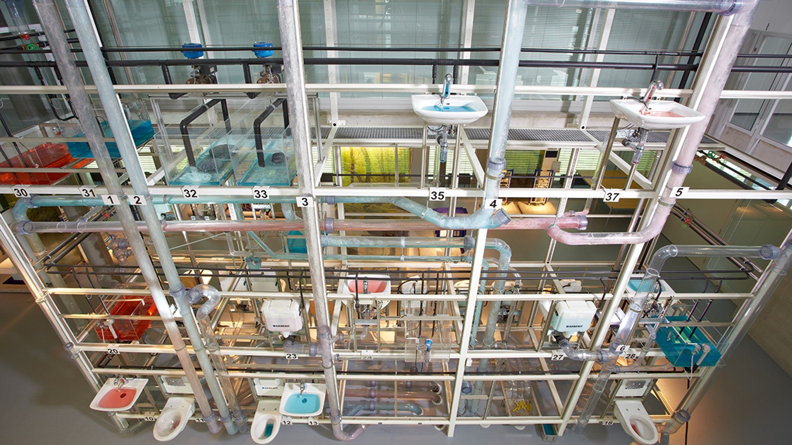 Hidravlični stolp podjetja Geberit za odvajanje odpadne vode