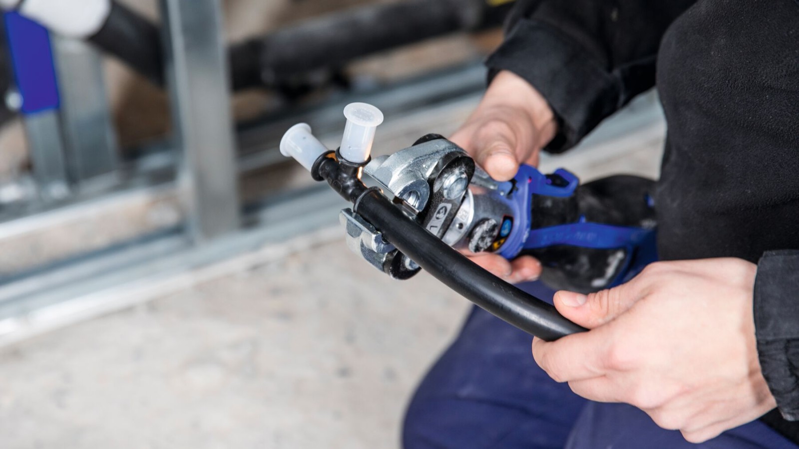 Enostavno stiskanje z Geberit Mepla Enostavno stiskanje z Geberit Mepla