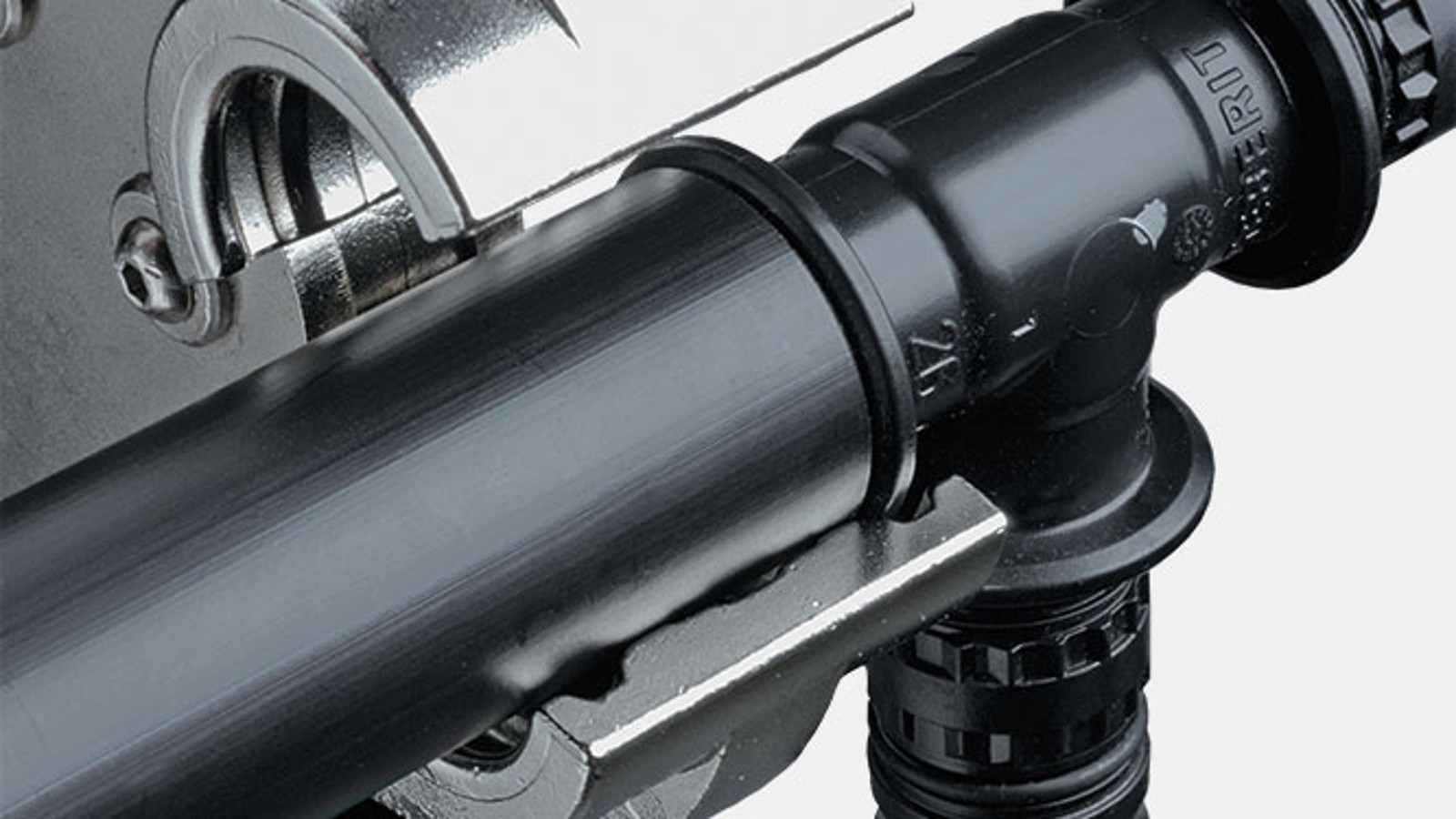 Vodnik za stiskalne čeljusti preprečuje nepravilno pozicioniranje z Geberit Mepla Vodnik za stiskalne čeljusti preprečuje nepravilno pozicioniranje z Geberit Mepla