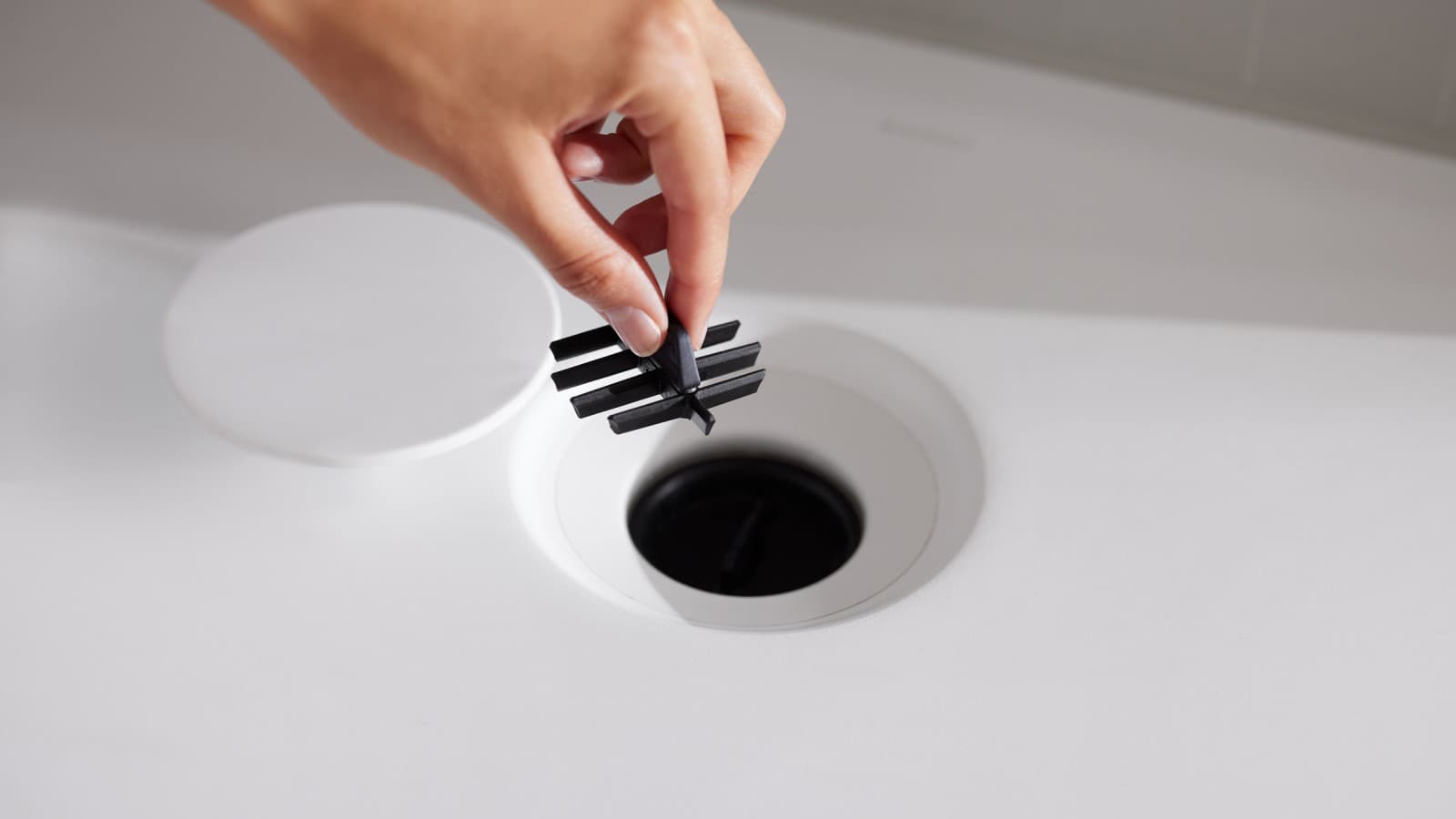 Integriran lovilec las za še enostavnejše vzdrževanje Integriran lovilec las za še enostavnejše vzdrževanje