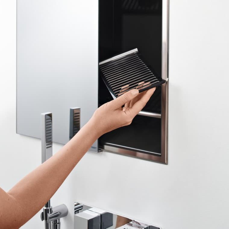 Geberit ONE rešitev za tuširanje niša z drsnim ogledalom Geberit ONE rešitev za tuširanje niša z drsnim ogledalom