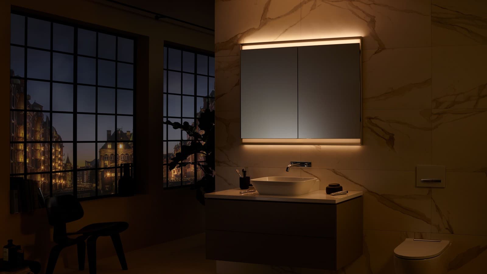 Geberit ONE omarica z ogledalom s ComfortLight (© Geberit) Geberit ONE omarica z ogledalom s ComfortLight (© Geberit)