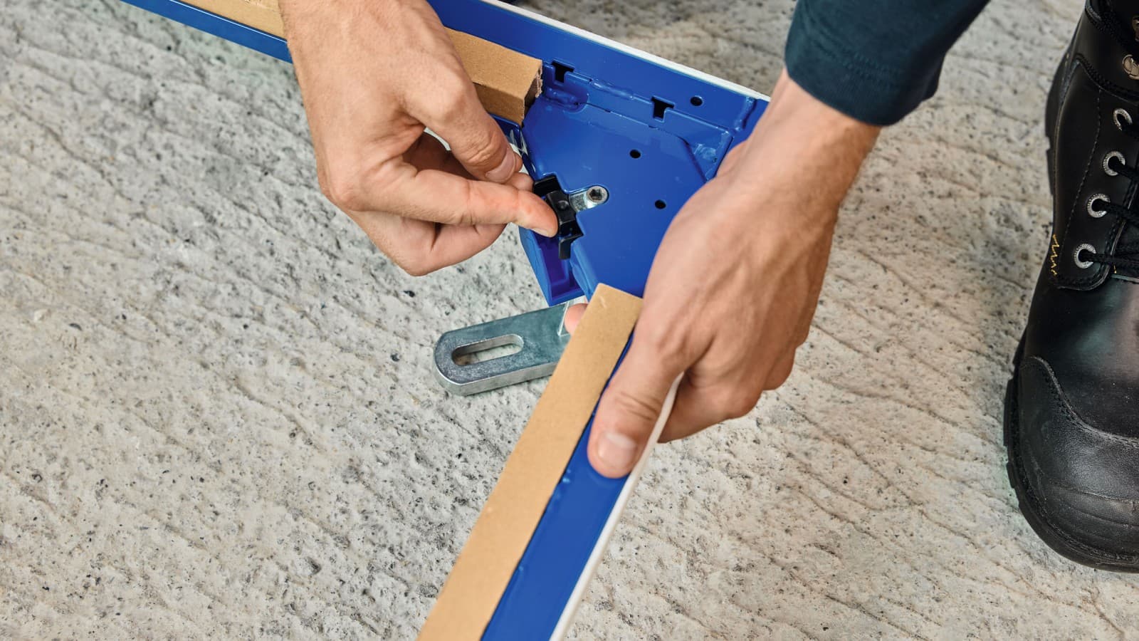 Podporne noge s funkcijo »click‑in« Podporne noge s funkcijo »click‑in«