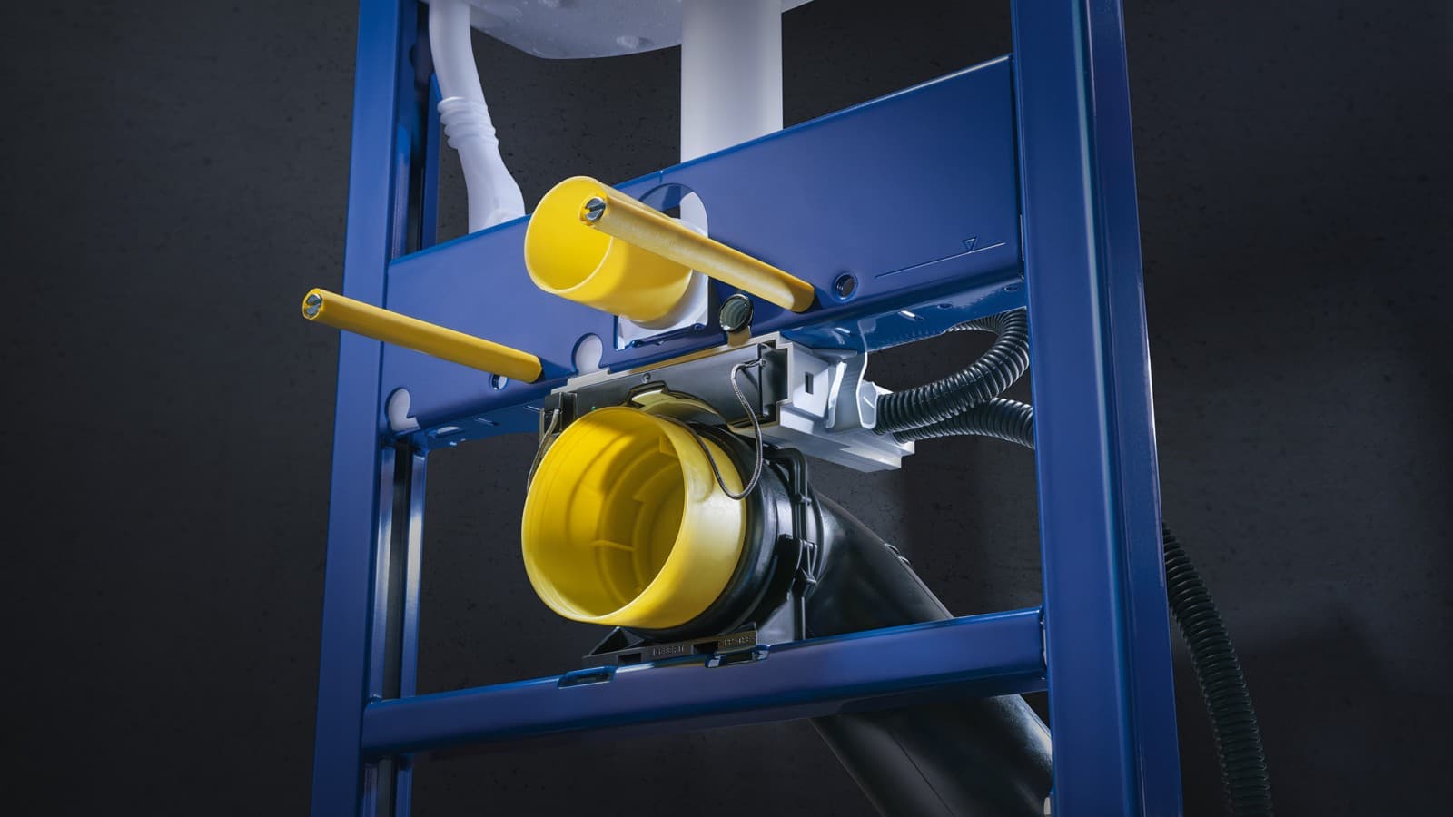 Električni in vodovodni priključek Električni in vodovodni priključek