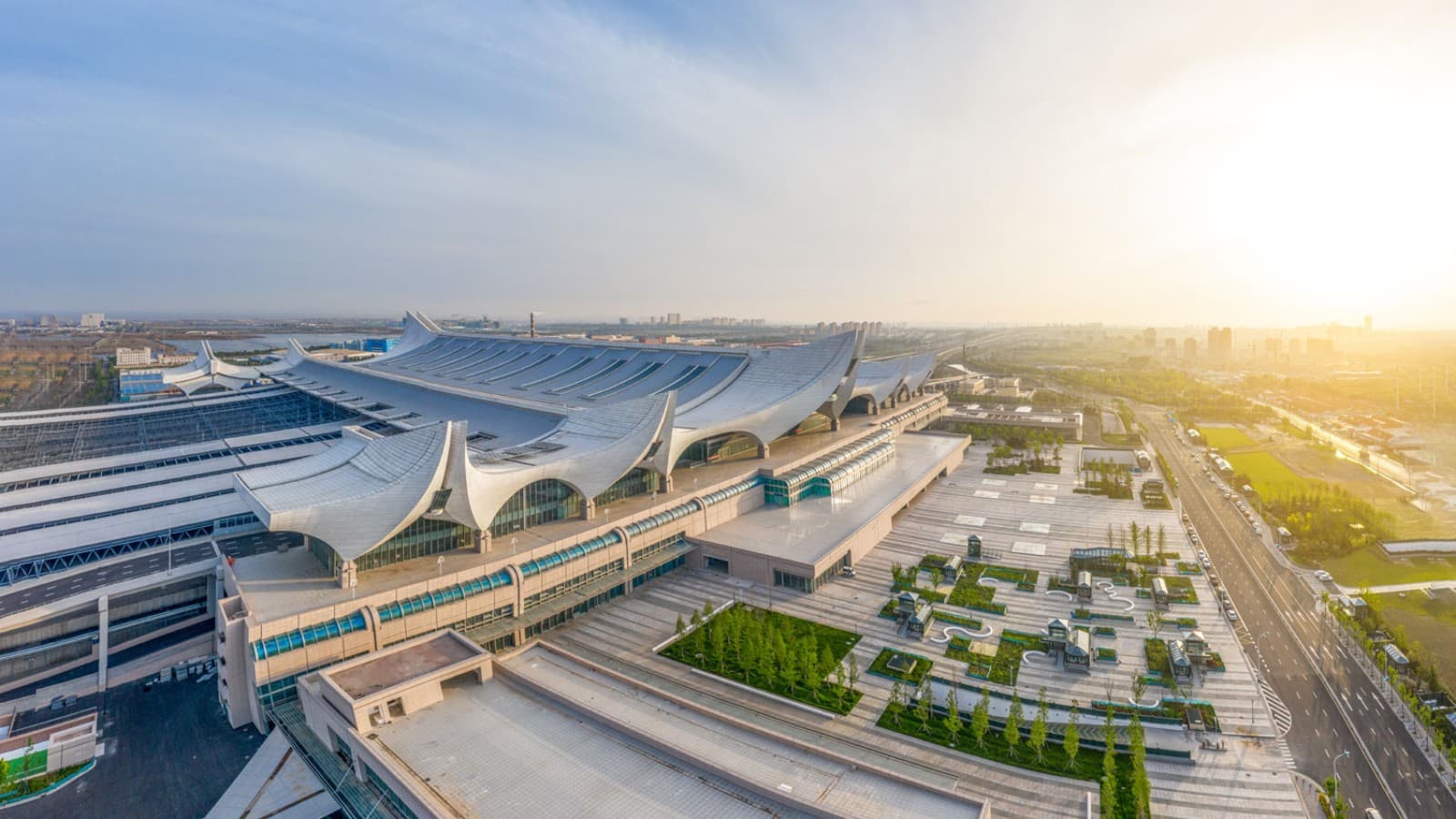 Dva velika in osem majhnih valov: valovita postaja Hongdao. (©ingDESIGN Co., Ltd.) Dva velika in osem majhnih valov: valovita postaja Hongdao. (©ingDESIGN Co., Ltd.)