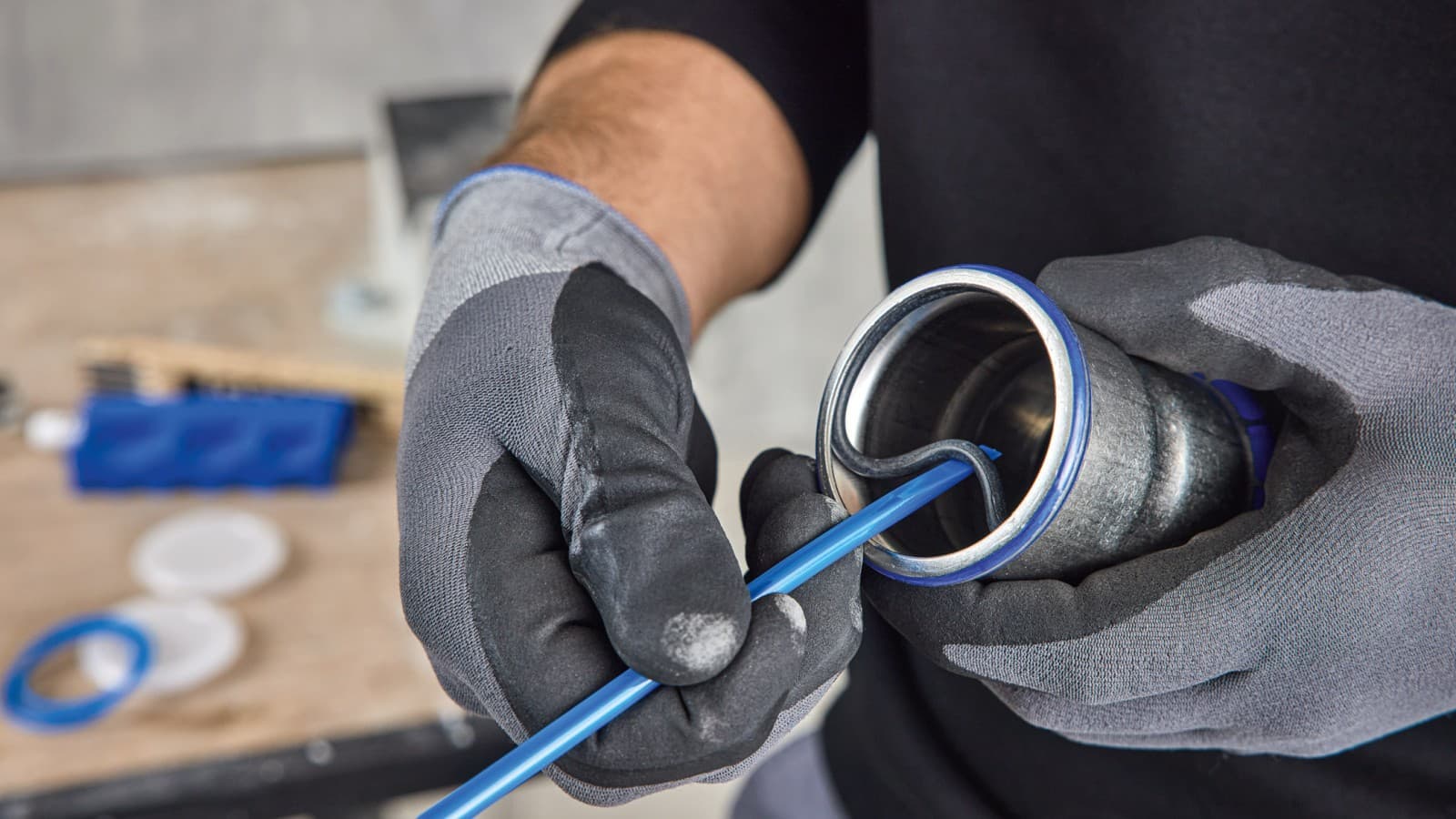 Replacing the O-ring in a Geberit Mapress pressfitting with the Geberit O-ring lifter Replacing the O-ring in a Geberit Mapress pressfitting with the Geberit O-ring lifter
