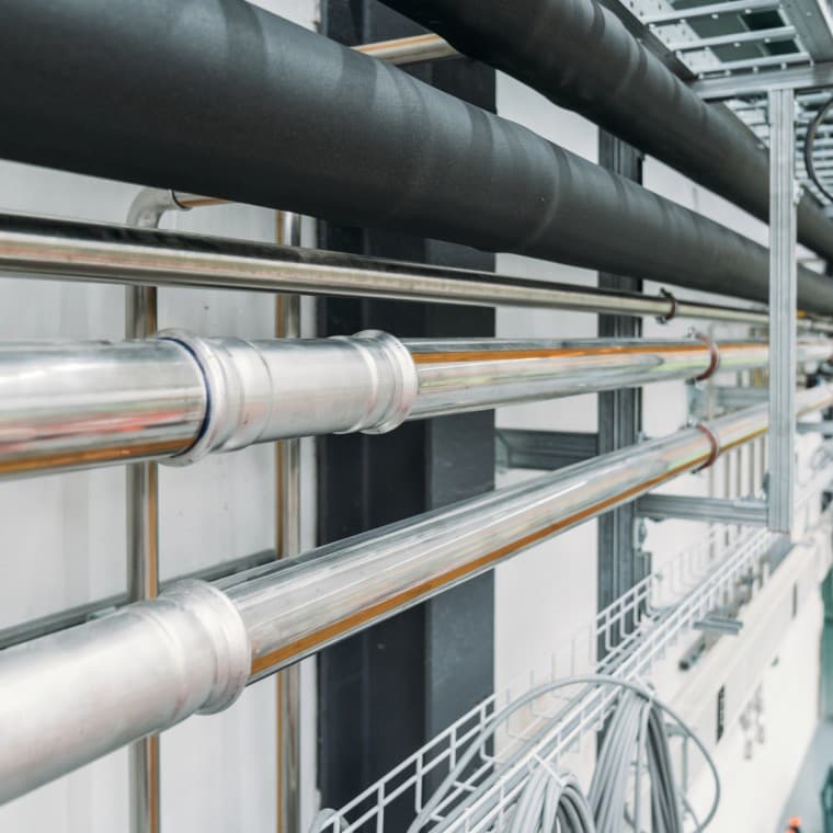 V številnih industrijskih aplikacijah, kot so stisnjen zrak, inertni plini in podtlak V številnih industrijskih aplikacijah, kot so stisnjen zrak, inertni plini in podtlak