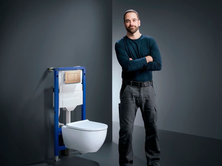 Ustvarjanje odgovoraVodovodar ob Geberit WC sistemu. Ustvarjanje odgovoraVodovodar ob Geberit WC sistemu.